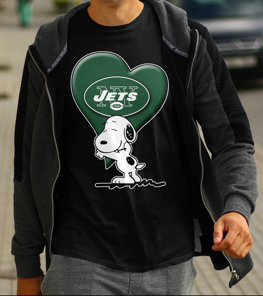 Snoopy Holding Heart Shaped New York Jets T-Shirt