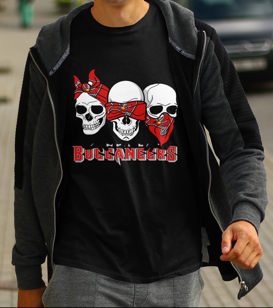 3 Skull NFL Buccaneers T-Shirt