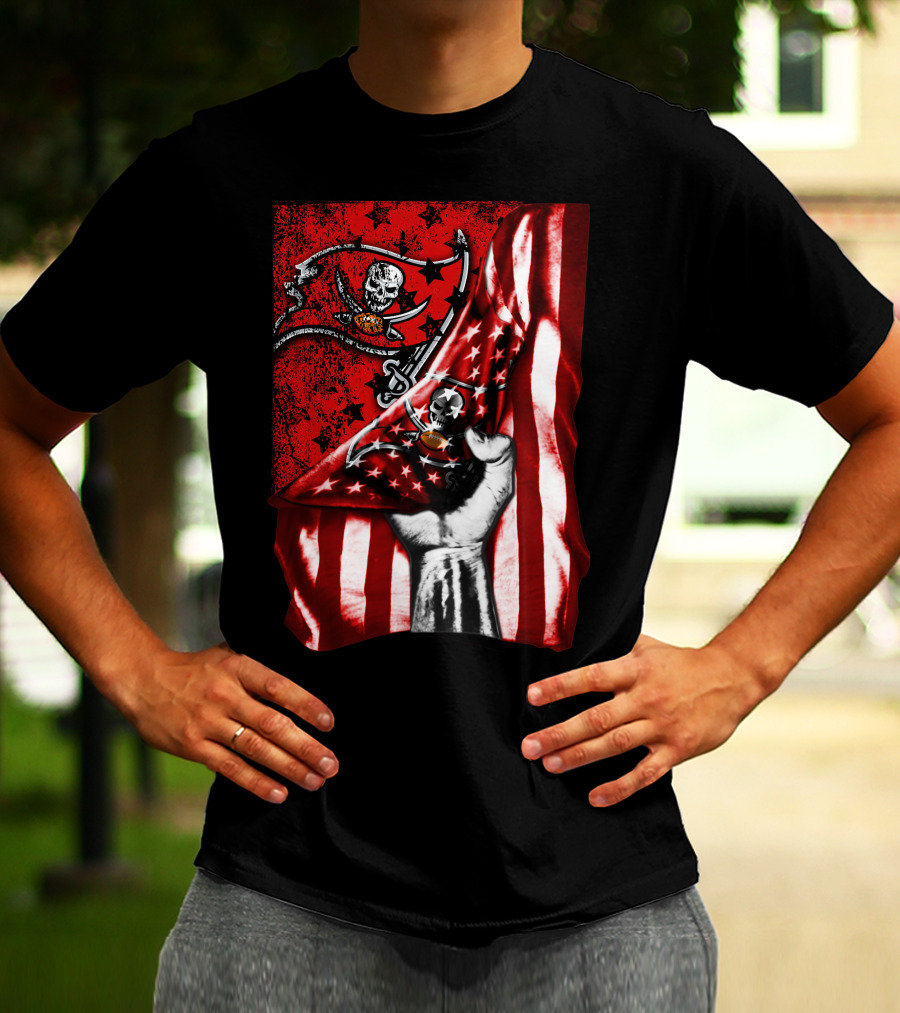 Tampa Bay Buccaneers Flag With Skull And Crossbones T-Shirt