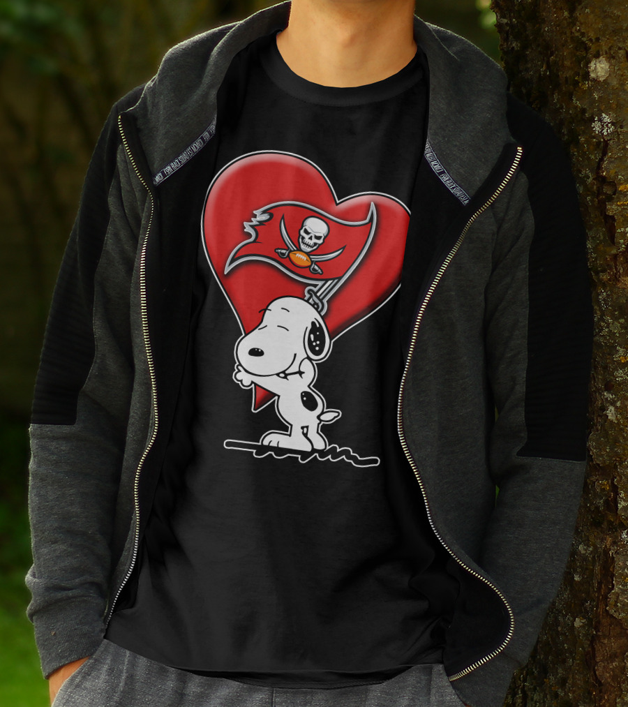 Snoopy Heart Tampa Bay Buccaneers Flag T-Shirt