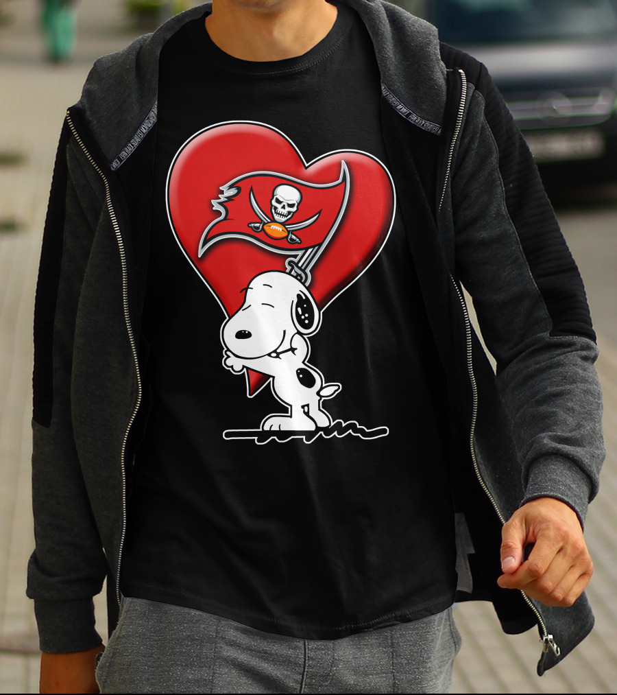 Snoopy Heart Tampa Bay Buccaneers Flag T-Shirt