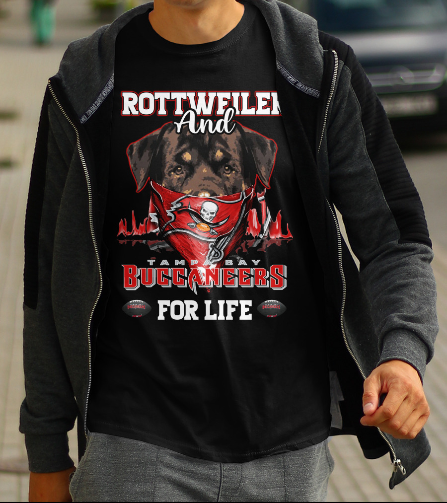 Rottweiler And Tampa Bay Buccaneers For Life T-Shirt