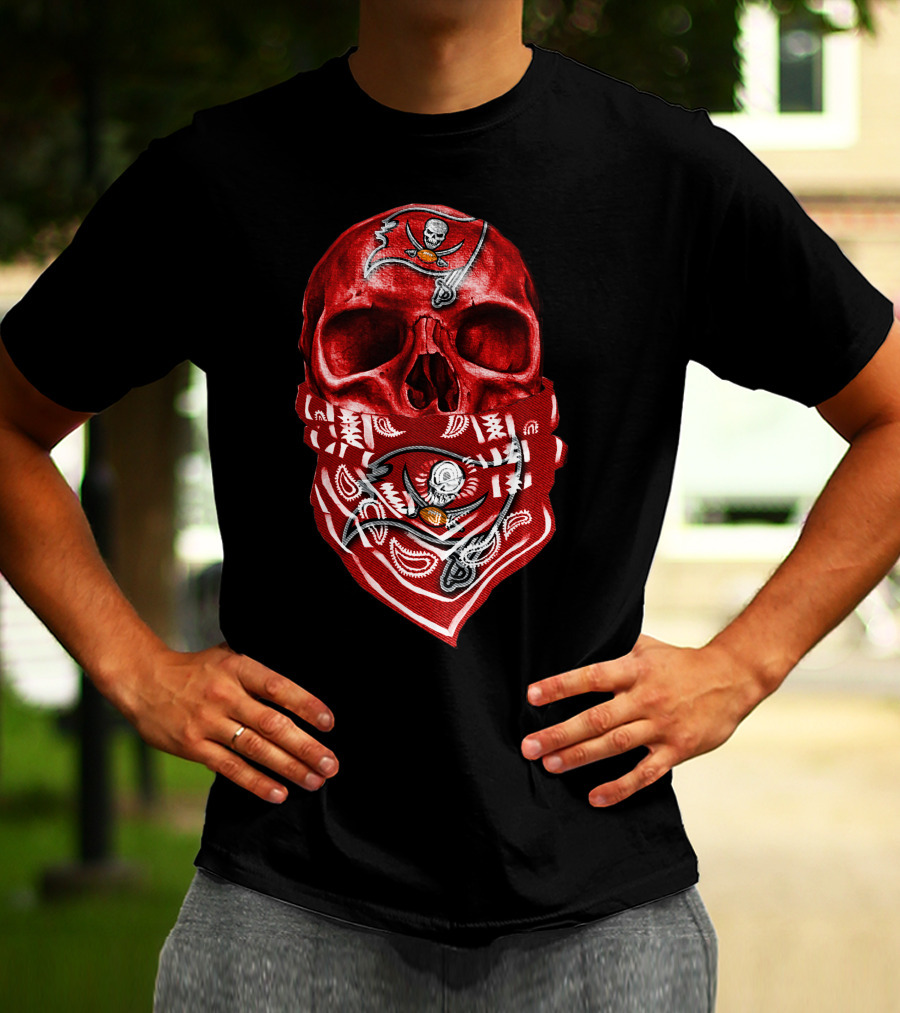 Skull V5 Tampa Bay Buccaneers Bandana Pirate Flag T-Shirt