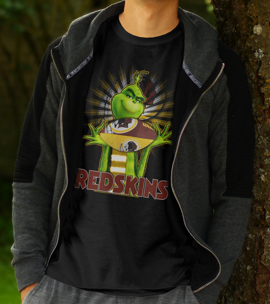 Grinch Holding Washington Redskins Football T-Shirt