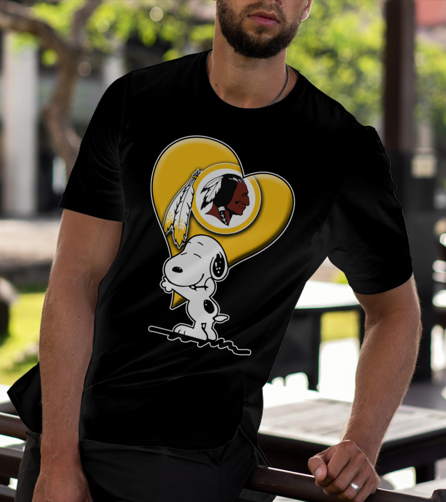 Snoopy Hugging Heart Washington Redskins T-Shirt