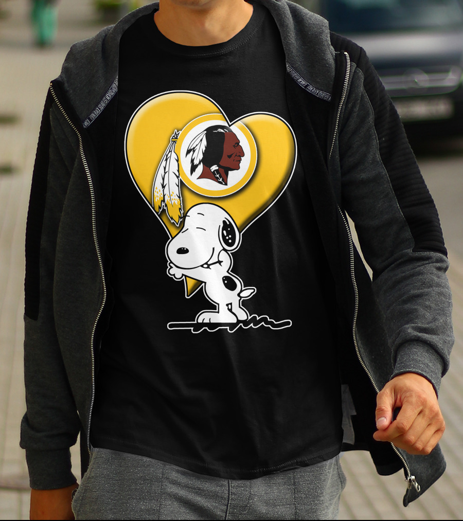 Snoopy Hugging Heart Washington Redskins T-Shirt