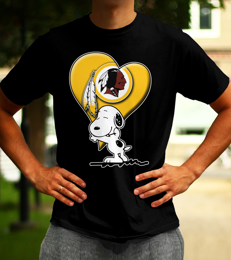 Snoopy Hugging Heart Washington Redskins T-Shirt