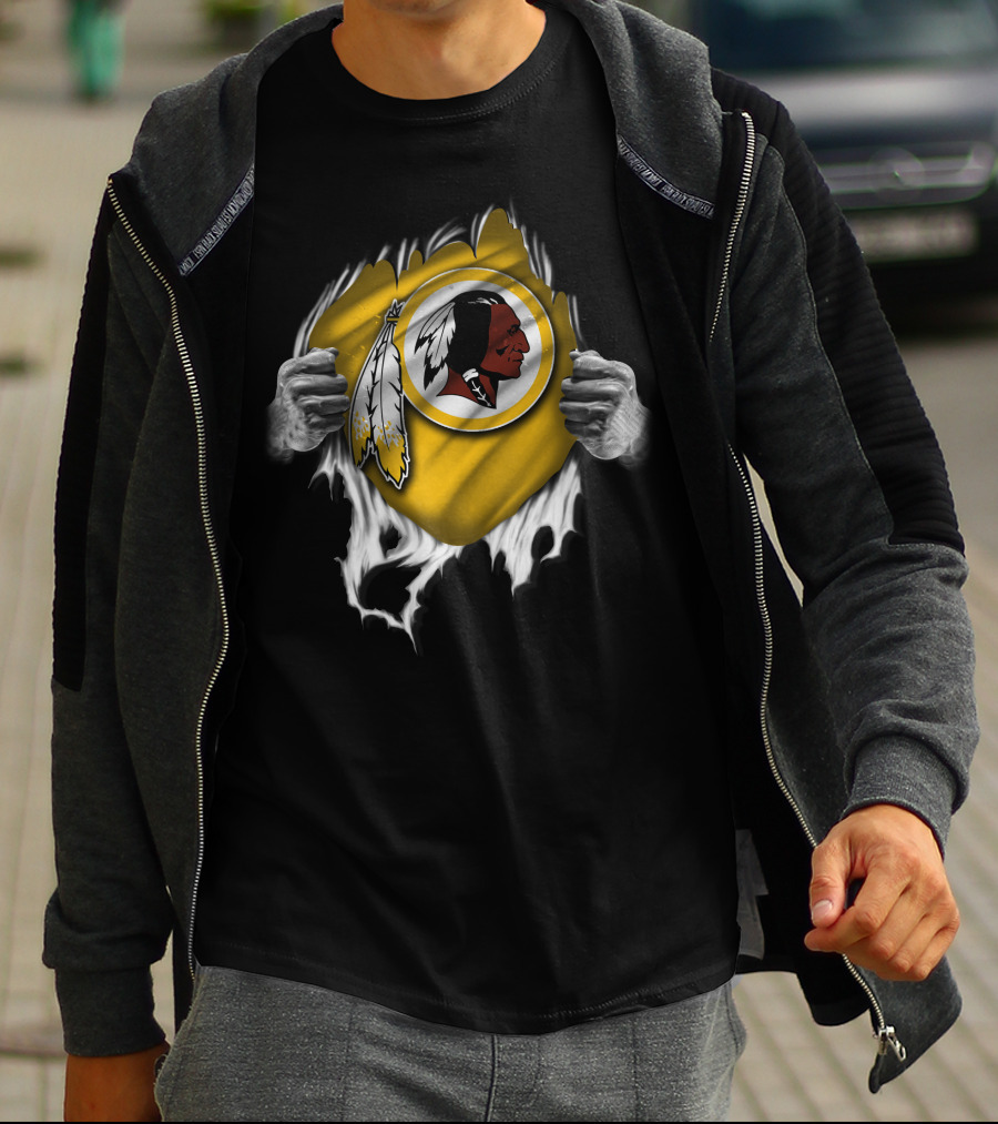 Torn V1 Washington Redskins Feather T-Shirt