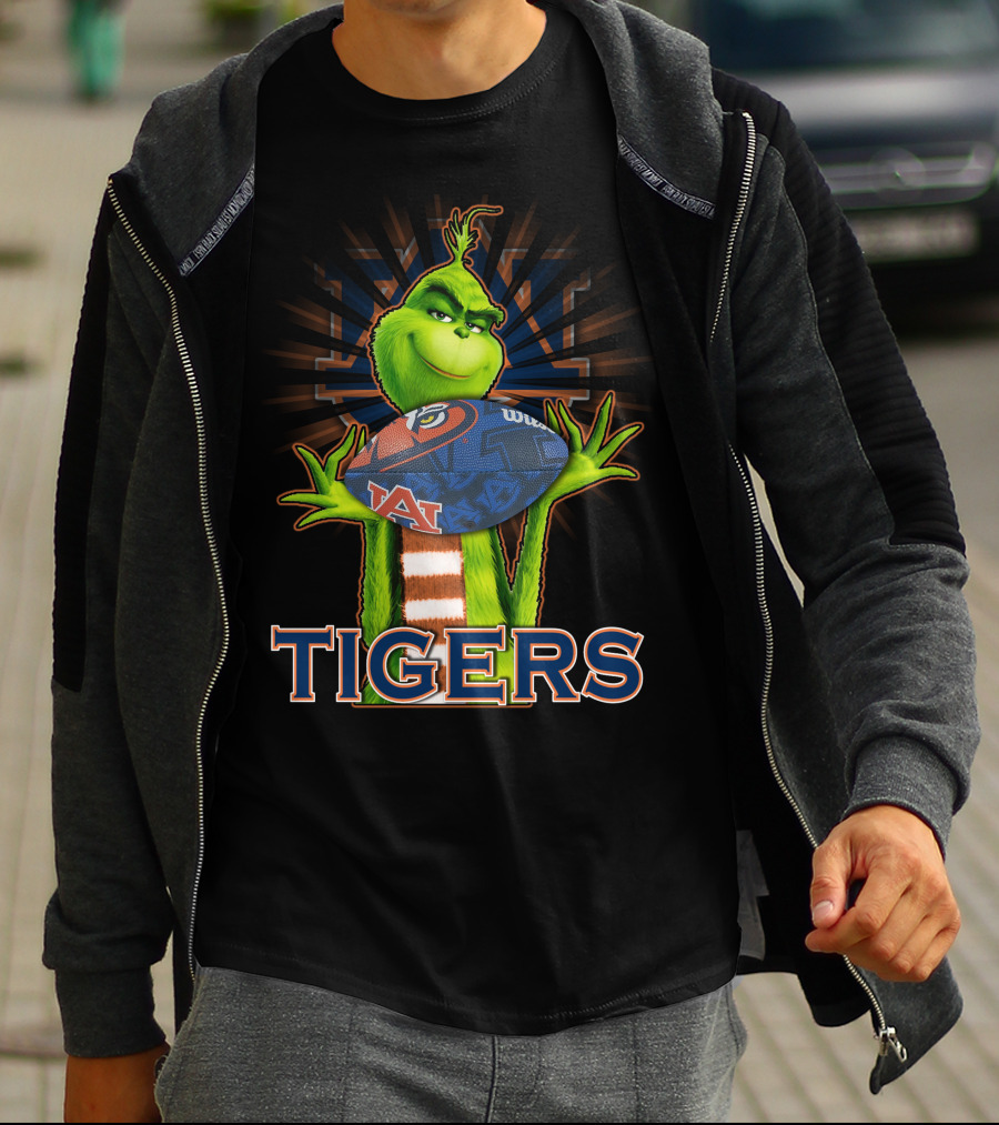 Auburn Tigers Grinch Holding Football T-Shirt