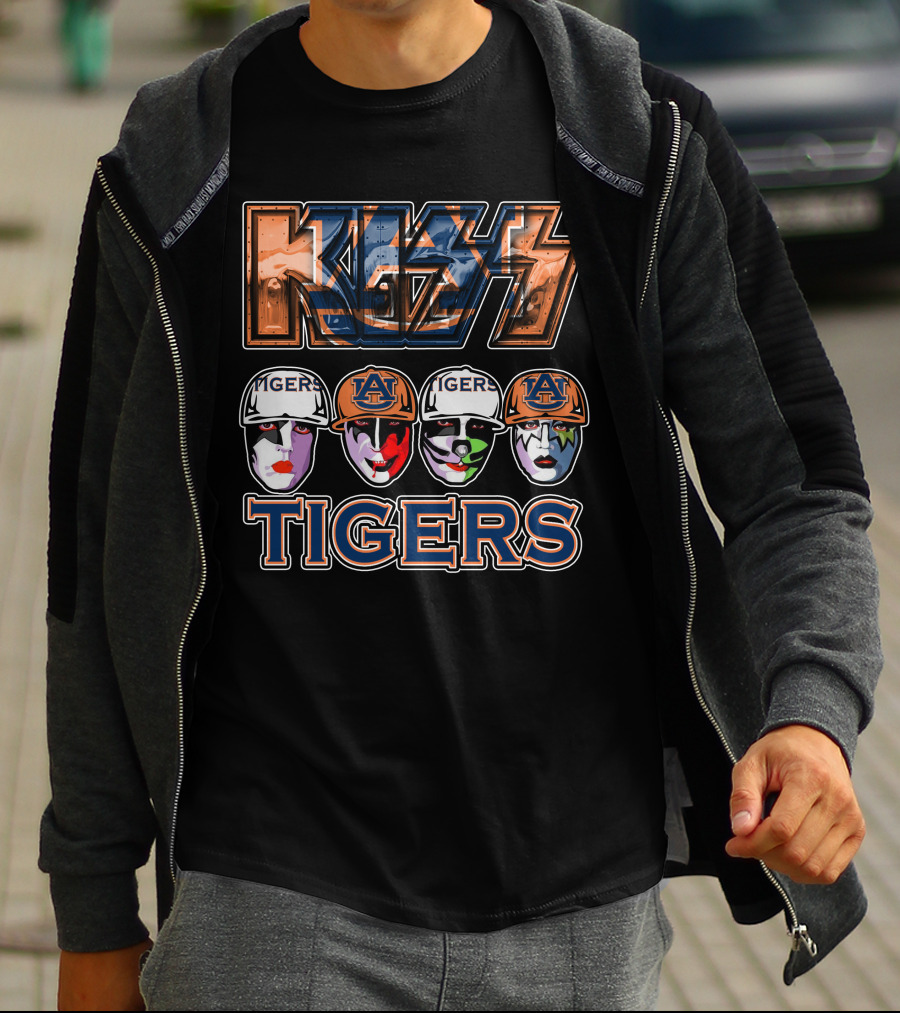 Kiss Auburn Tigers Fan Art With Painted Faces And Team Hats T-Shirt
