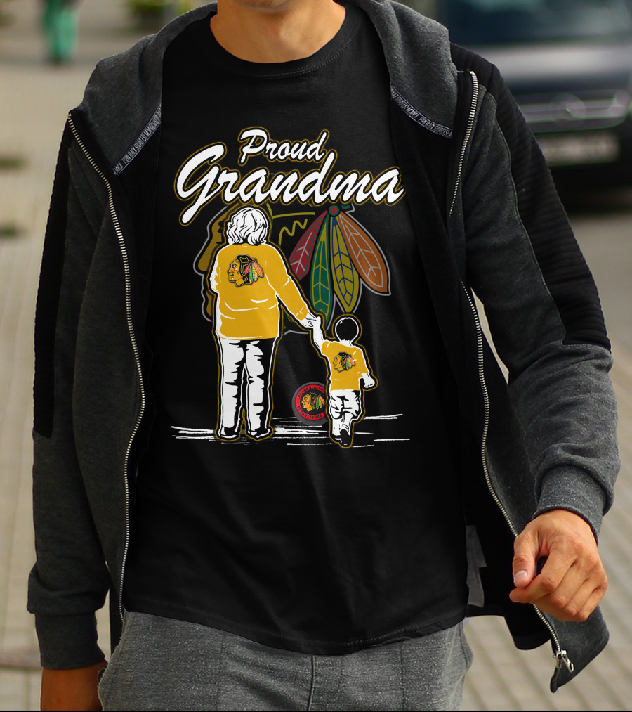 Proud Grandma Chicago Blackhawks Family Holding Hands T-Shirt