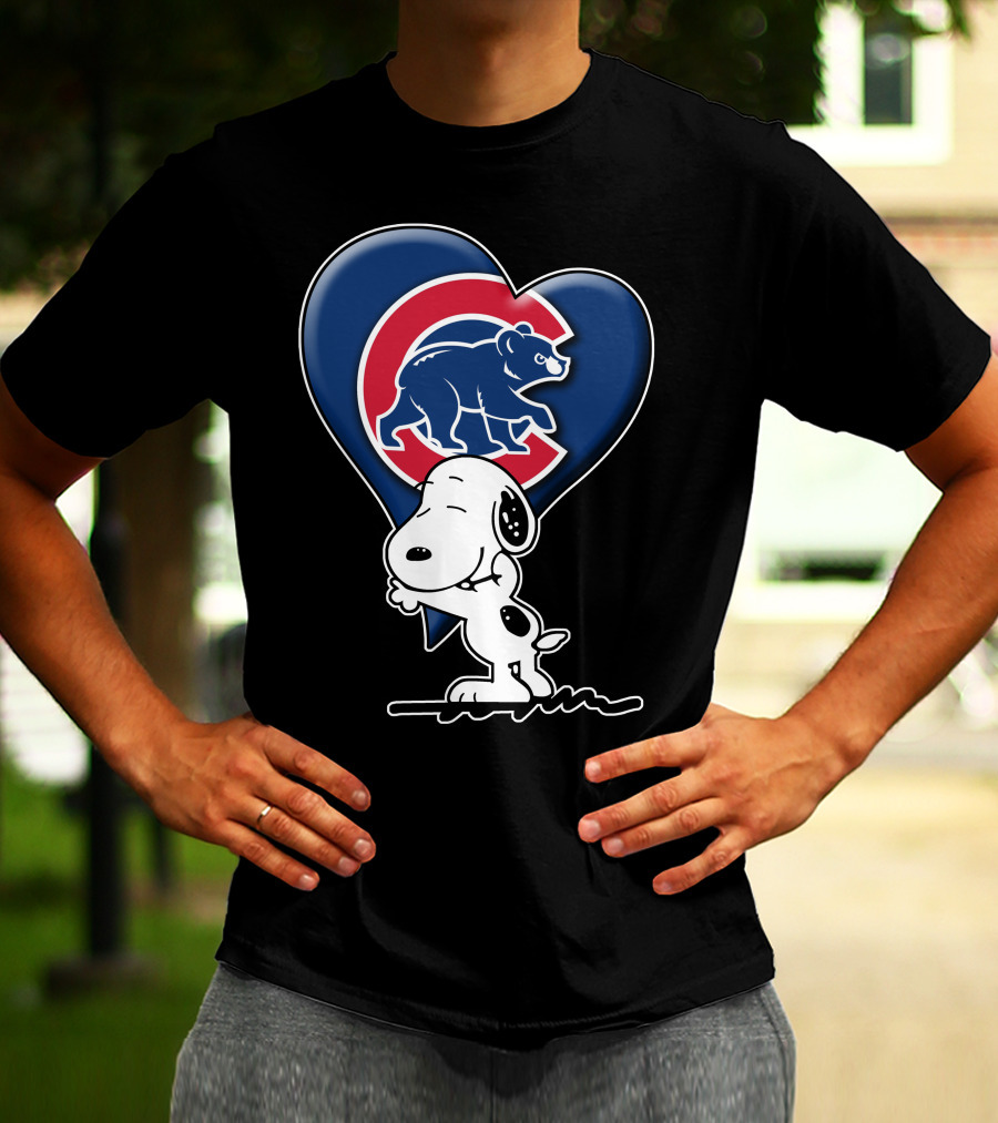 Snp V1 Chicago Cubs Snoopy Heart Hug T-Shirt