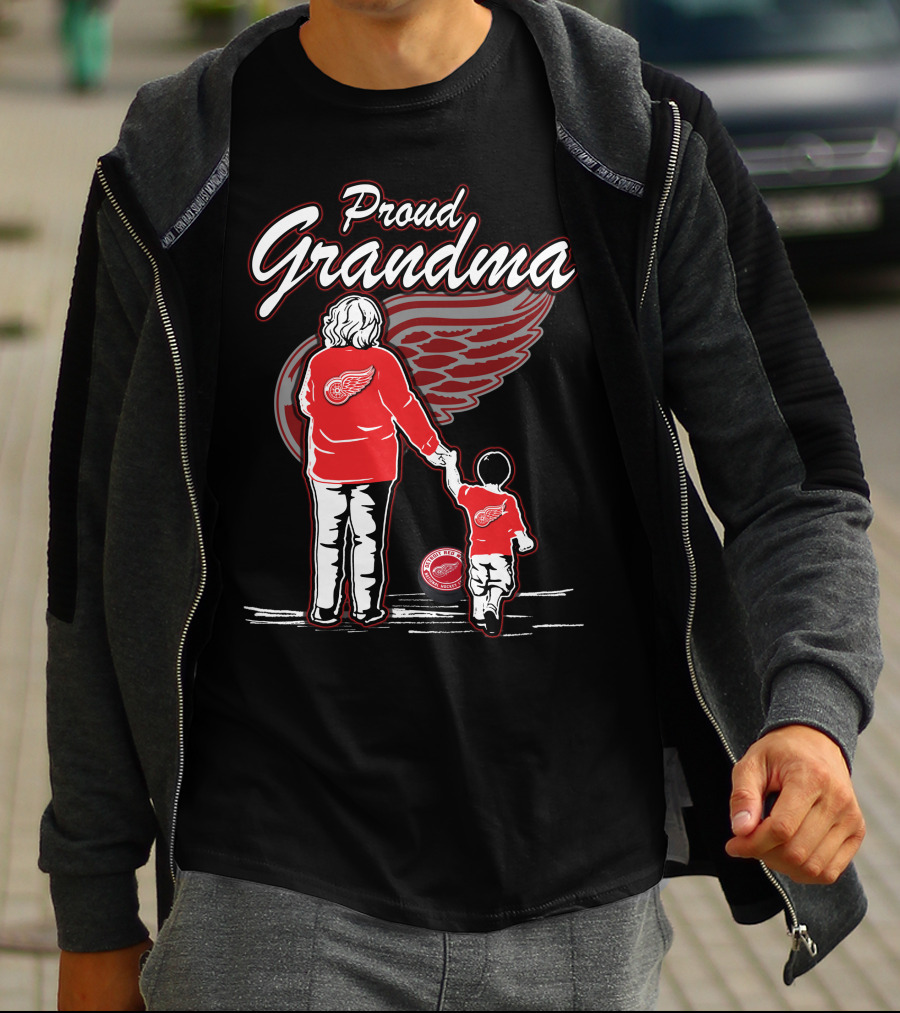 Proud Grandma Detroit Red Wings Family Bonding Winged Wheel Fans T-Shirt