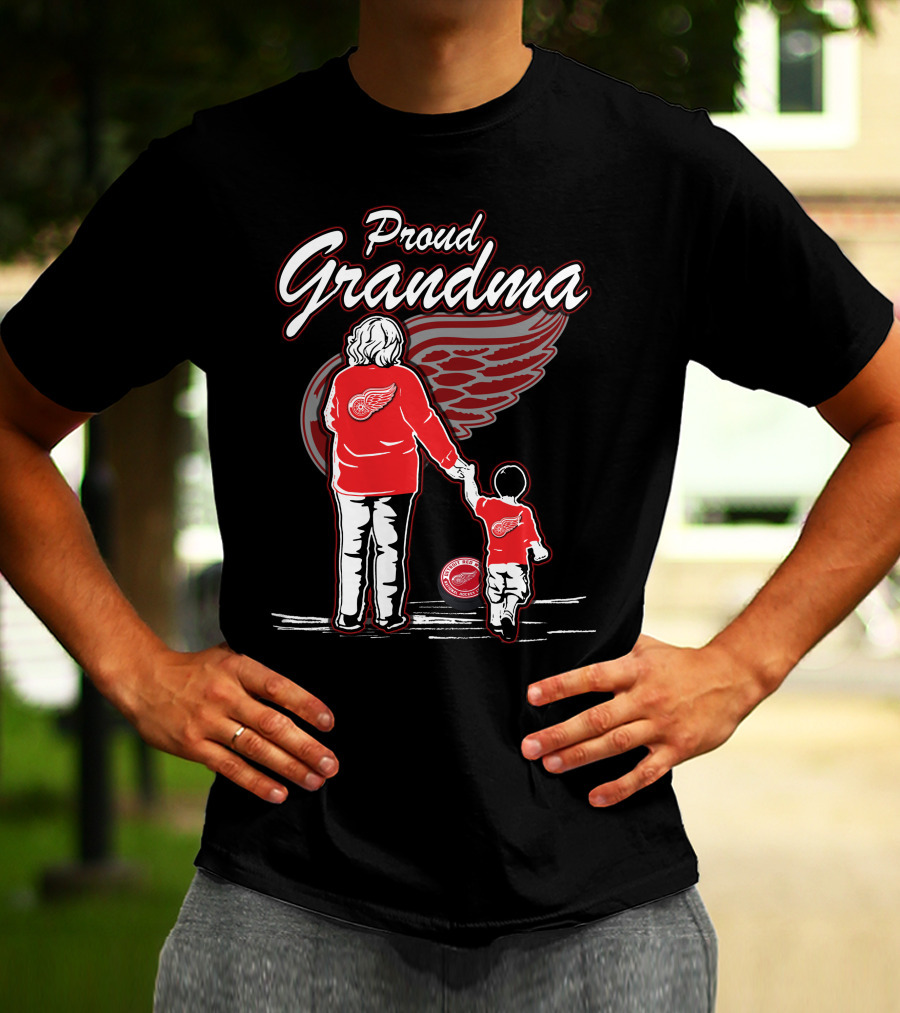 Proud Grandma Detroit Red Wings Family Bonding Winged Wheel Fans T-Shirt