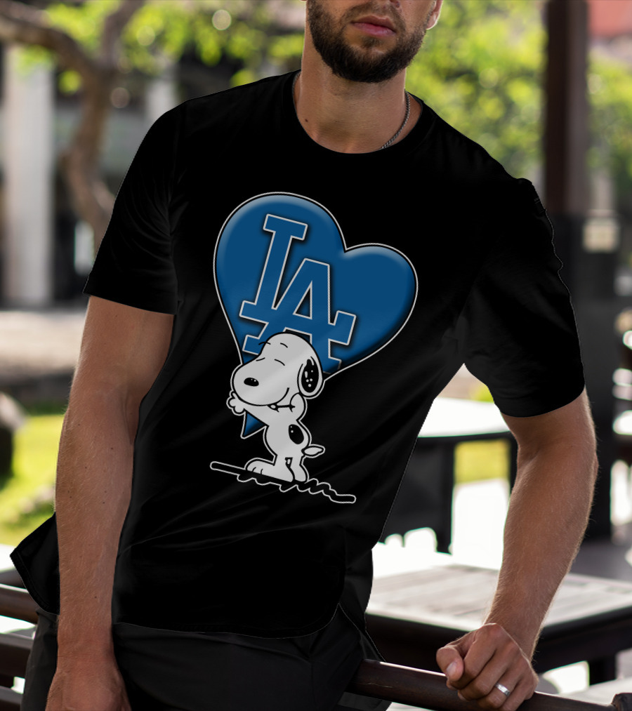 Snoopy Hugging La Dodgers Heart Snp V1 Los Angeles Dodgers T-Shirt
