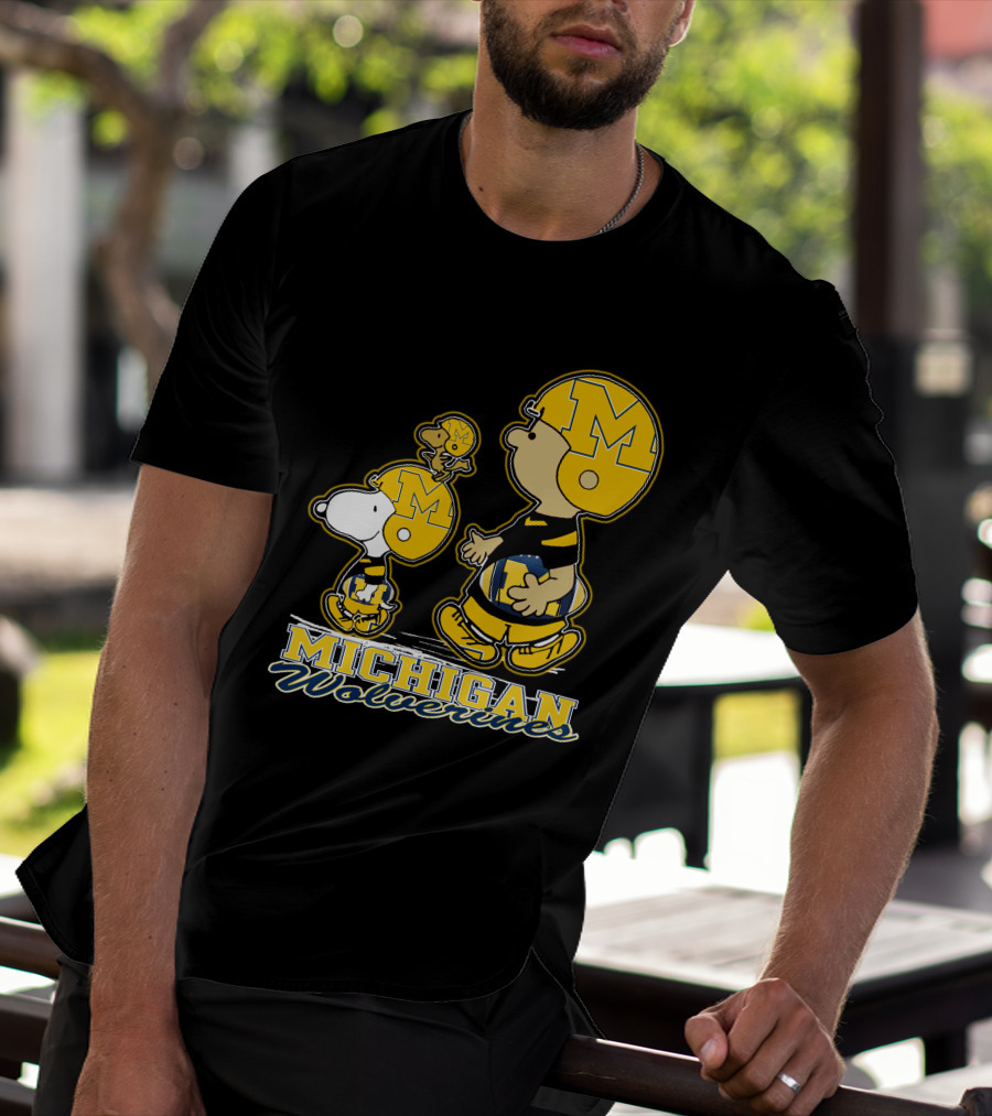 Snpfootball Michigan Wolverines Peanuts Characters Charlie Brown Snoopy Woodstock T-Shirt
