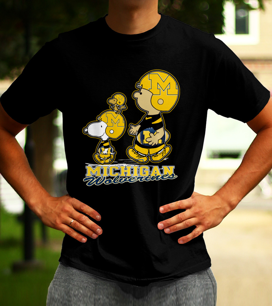 Snpfootball Michigan Wolverines Peanuts Characters Charlie Brown Snoopy Woodstock T-Shirt