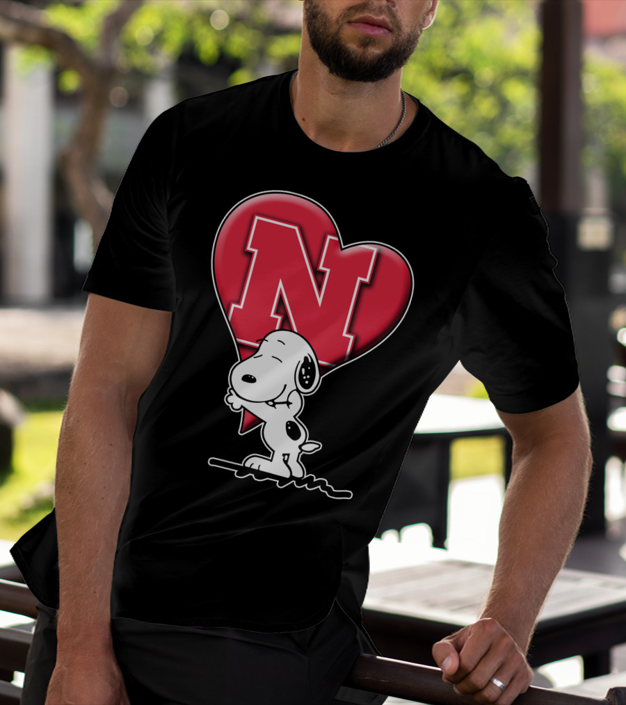 Snp V1 Nebraska Cornhuskers Snoopy Hugging Red Heart N T-Shirt