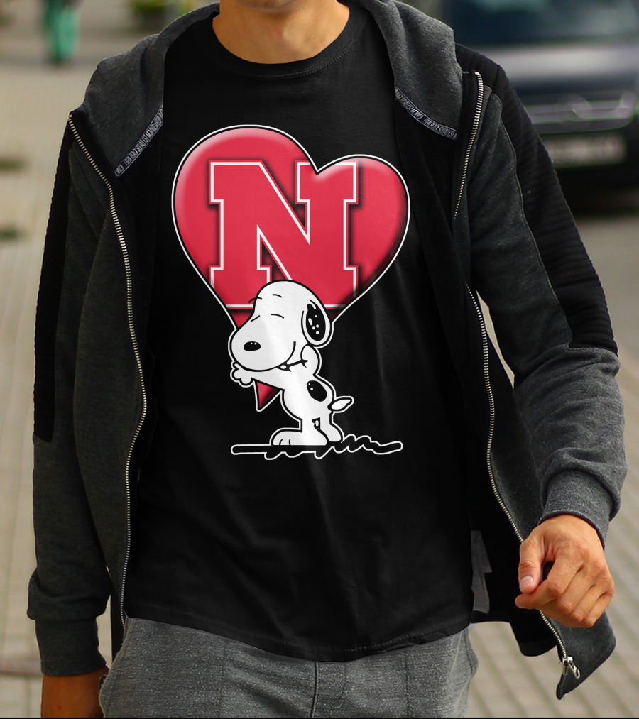 Snp V1 Nebraska Cornhuskers Snoopy Hugging Red Heart N T-Shirt