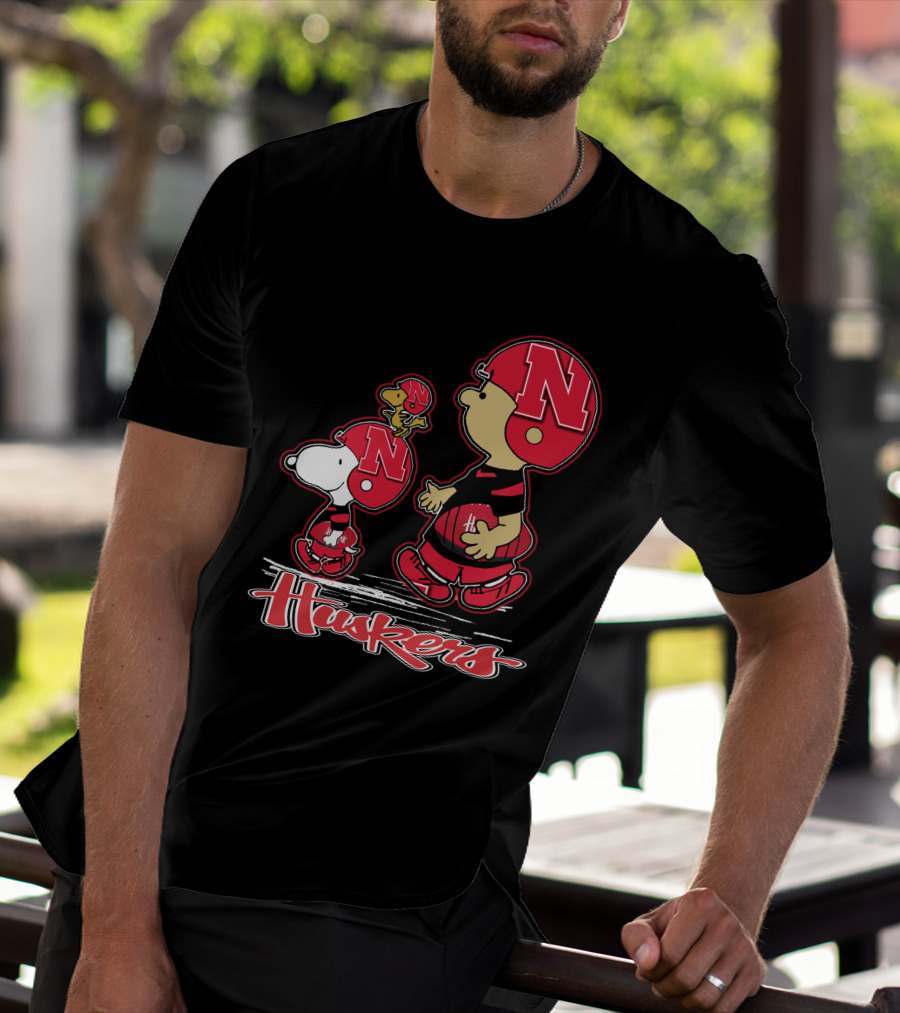 Snpfootball Nebraska Cornhuskers Huskers Charlie Brown Snoopy Woodstock Football Helmets T-Shirt