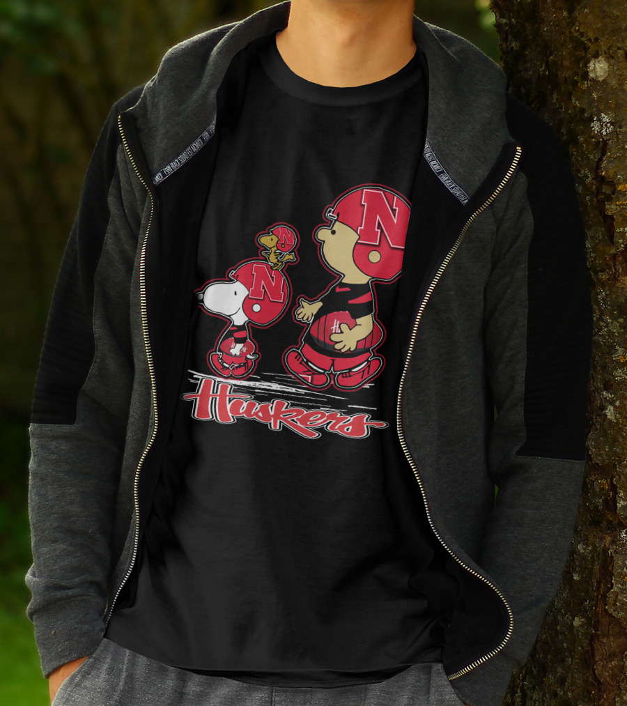 Snpfootball Nebraska Cornhuskers Huskers Charlie Brown Snoopy Woodstock Football Helmets T-Shirt