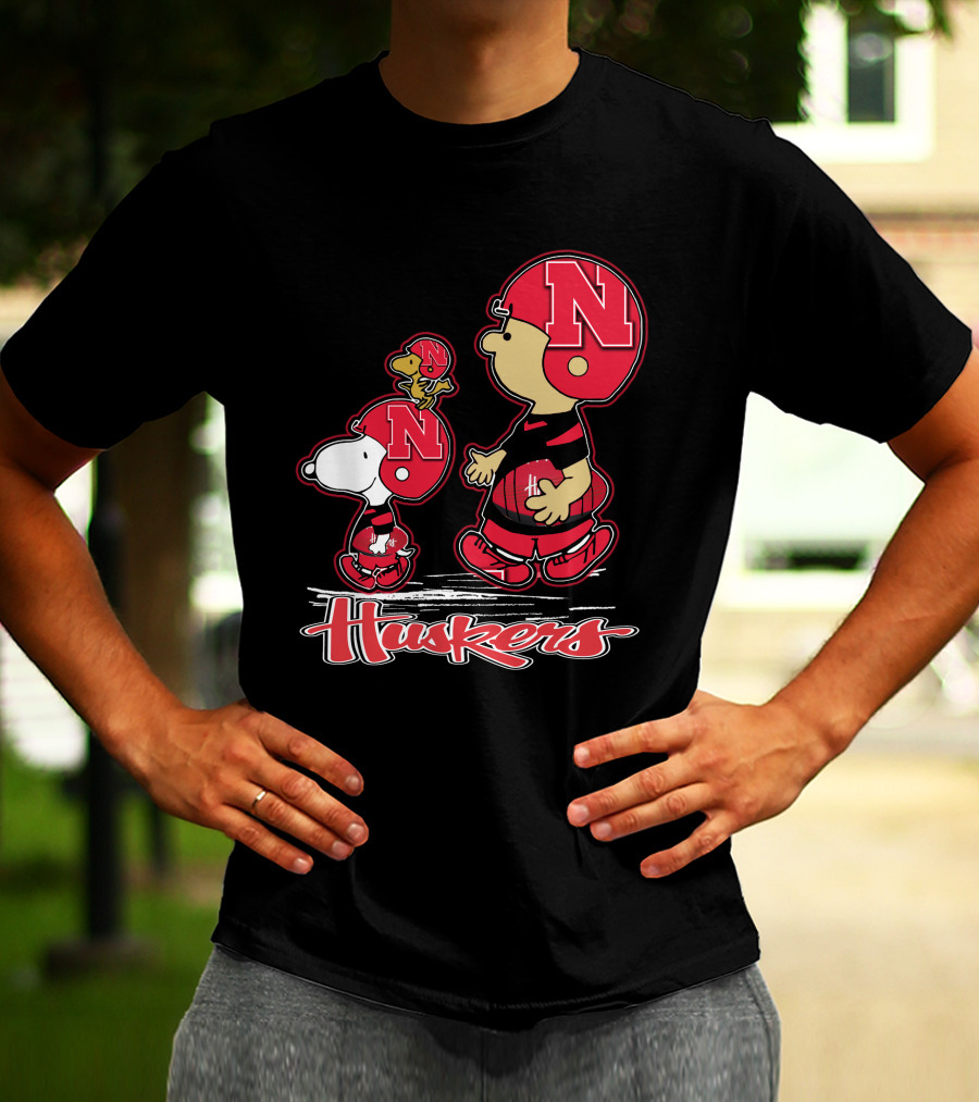 Snpfootball Nebraska Cornhuskers Huskers Charlie Brown Snoopy Woodstock Football Helmets T-Shirt