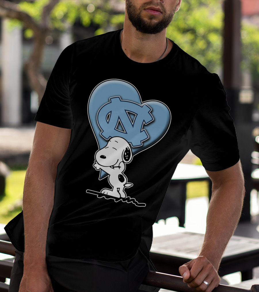 Snoopy Hugging North Carolina Tar Heels Logo Heart T-Shirt