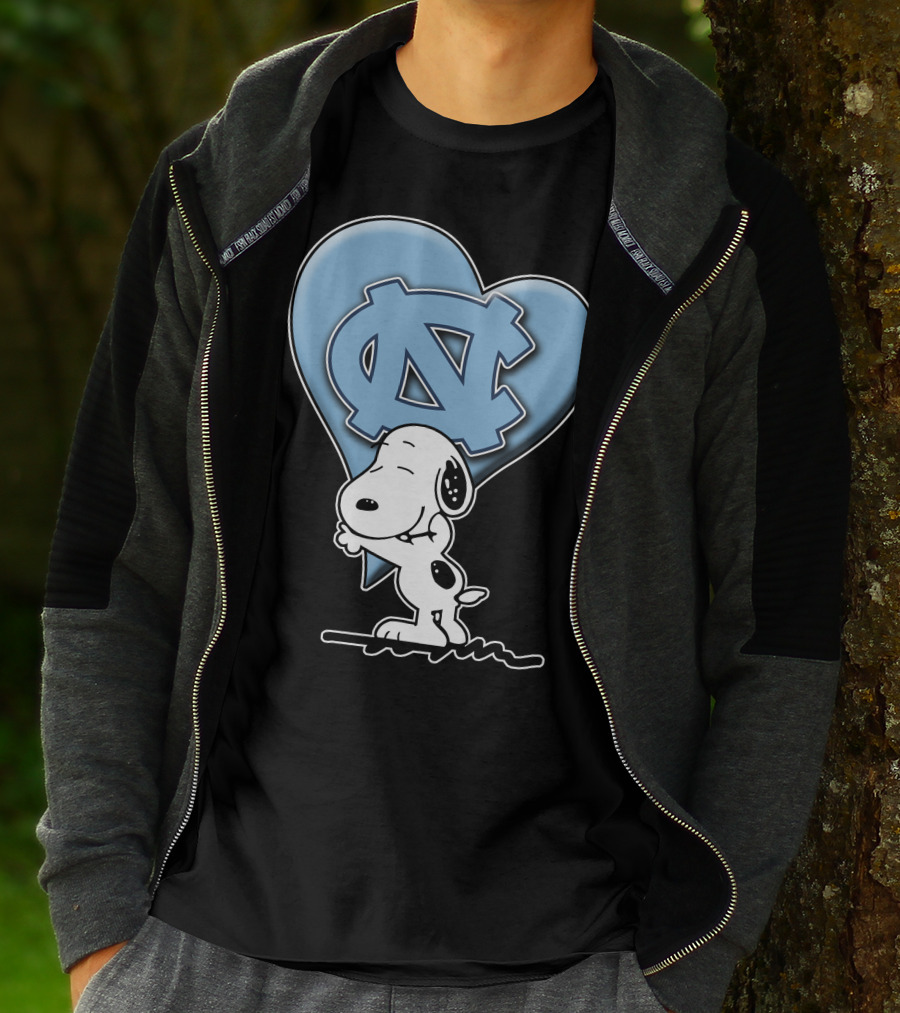 Snoopy Hugging North Carolina Tar Heels Logo Heart T-Shirt
