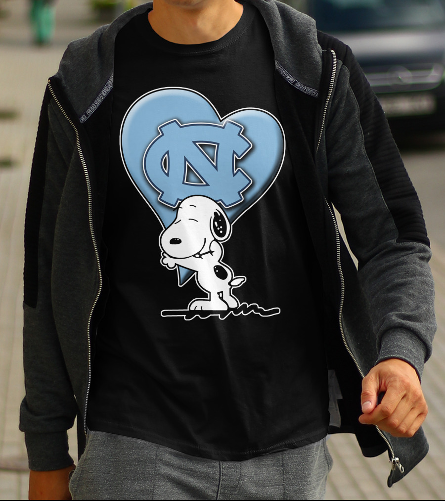 Snoopy Hugging North Carolina Tar Heels Logo Heart T-Shirt