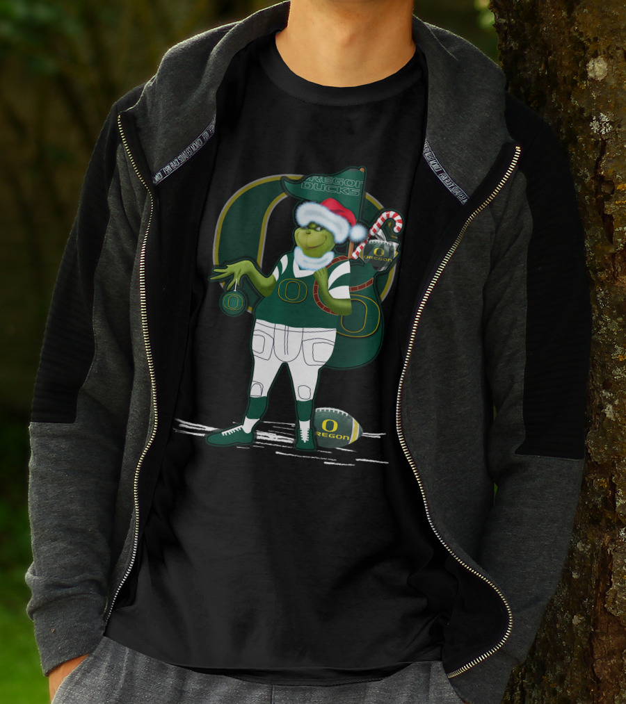 Oregon Ducks Grinch Santa With Candy Cane And Football T-Shirt