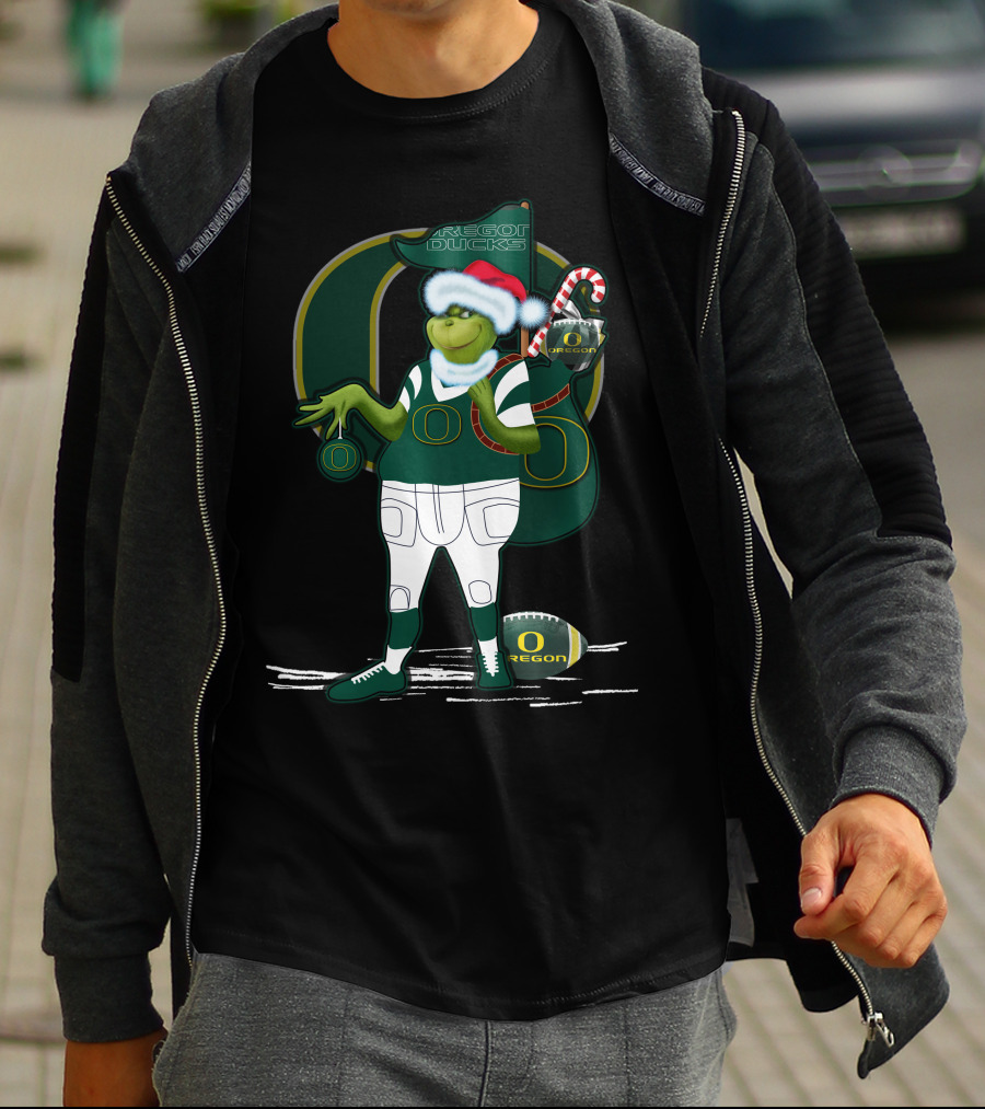 Oregon Ducks Grinch Santa With Candy Cane And Football T-Shirt
