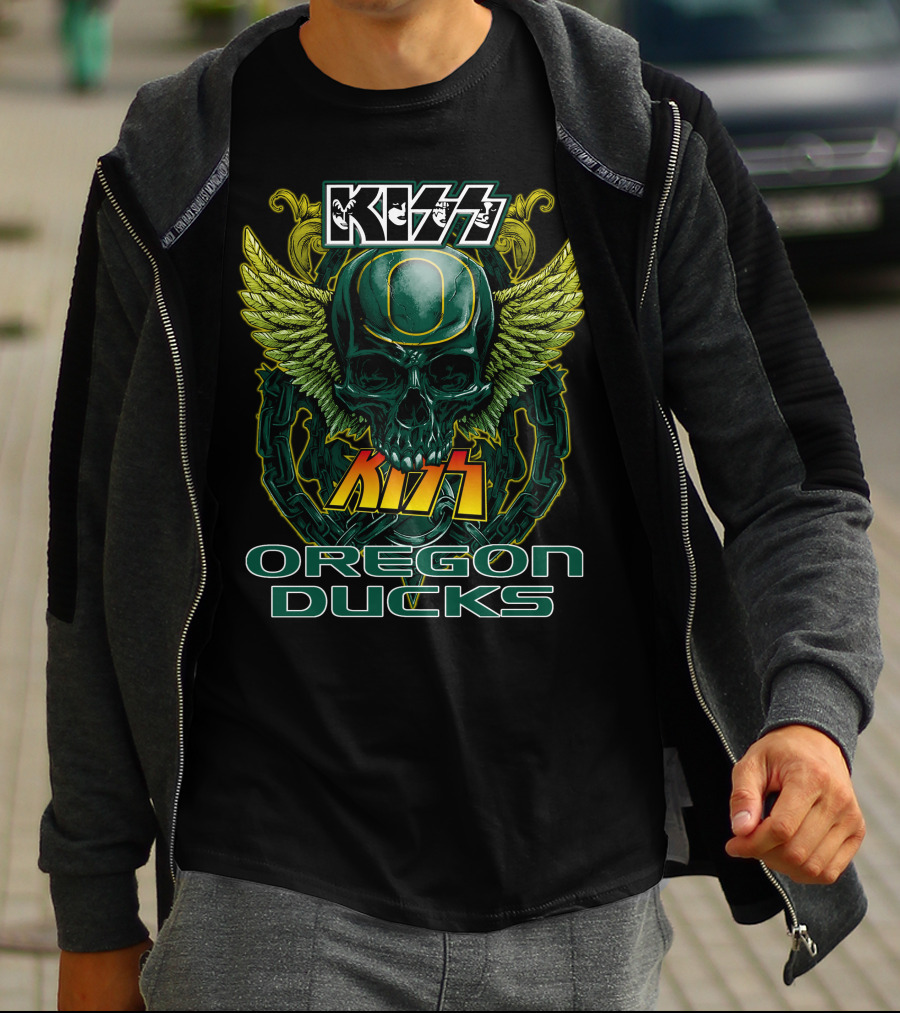 Kiss Oregon Ducks Skull Helmet Wings T-Shirt