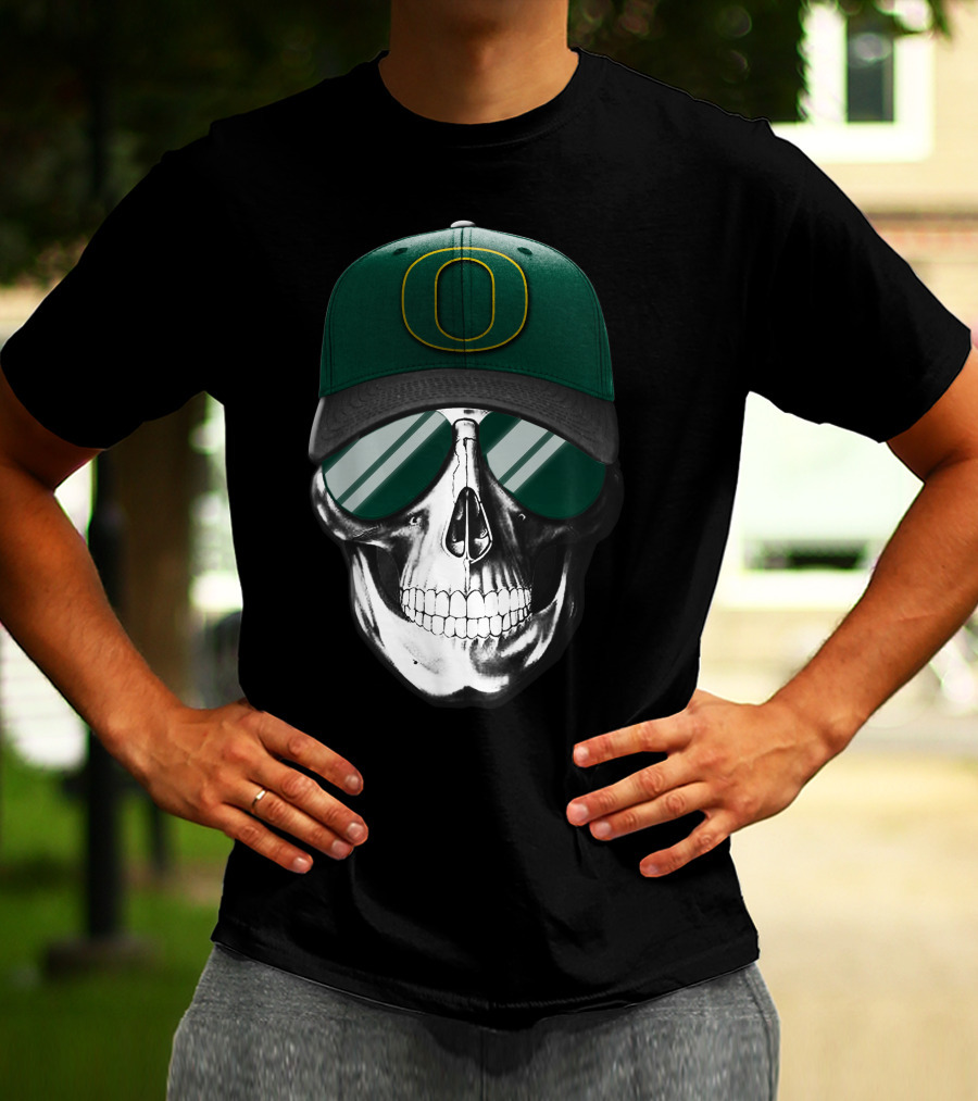 Oregon Ducks Skull With Green Hat And Reflective Glasses T-Shirt