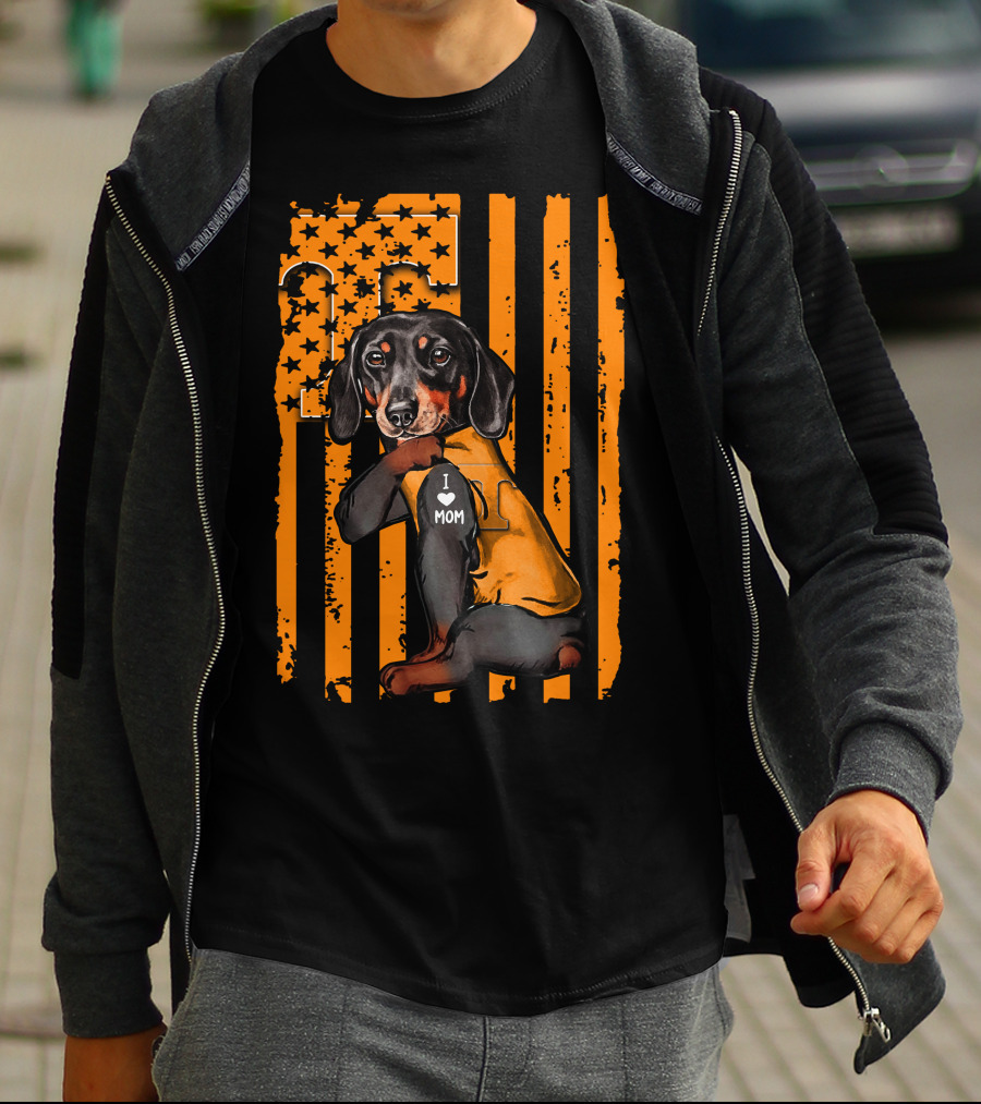 Dachshund In Tennessee Volunteers Gear With I Love Mom Message T-Shirt