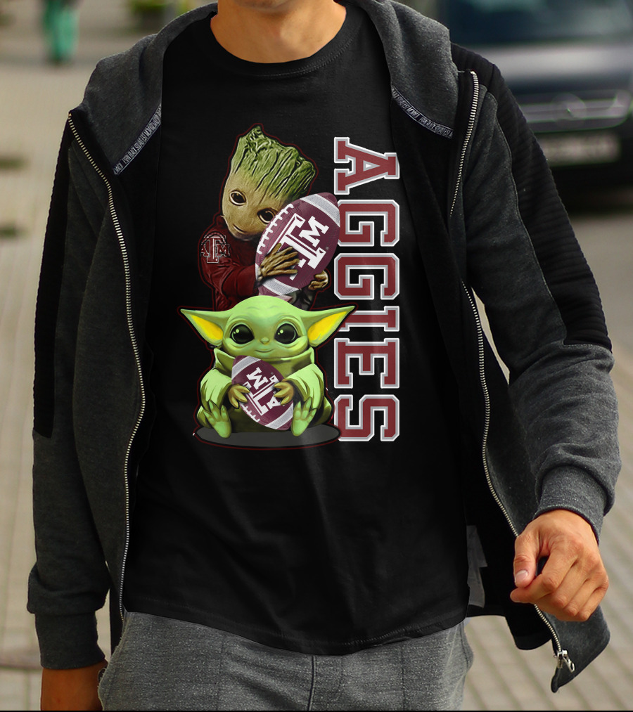 Grzd Texas A&M Aggies Groot And Baby Yoda Holding Football T-Shirt
