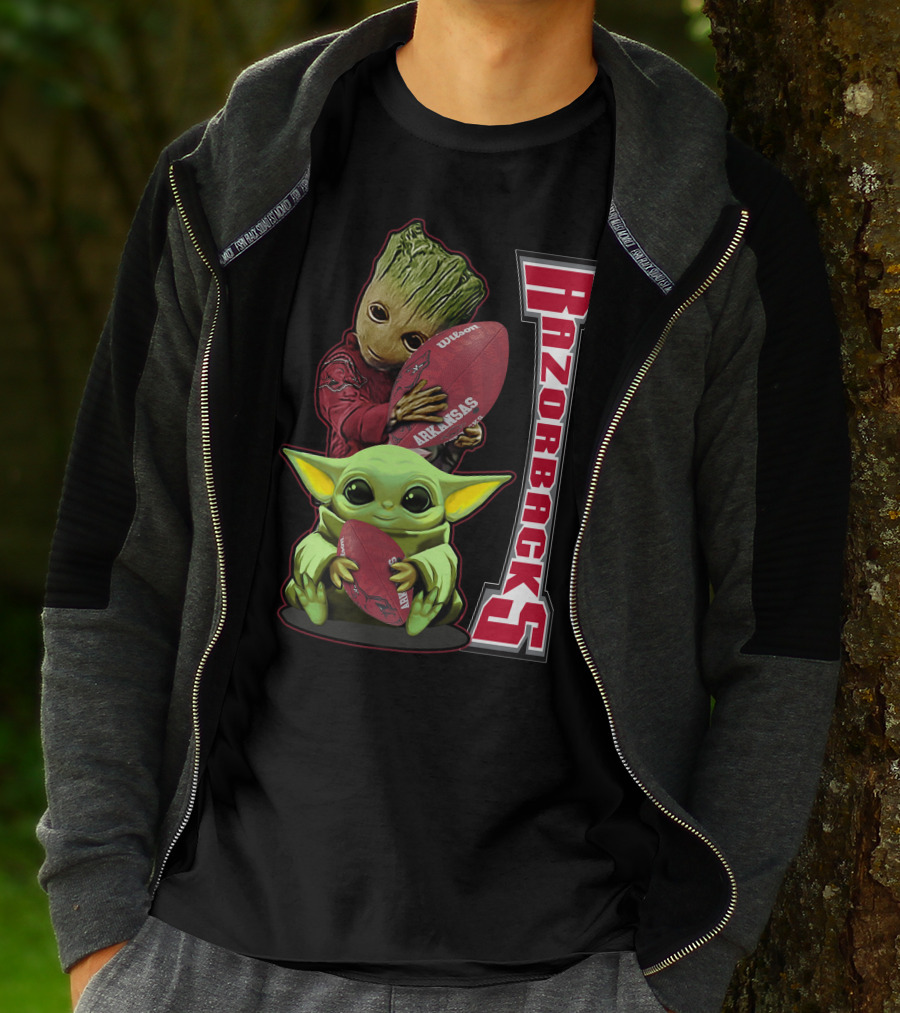 Grzd Arkansas Razorbacks Groot And Baby Yoda Football Fans T-Shirt