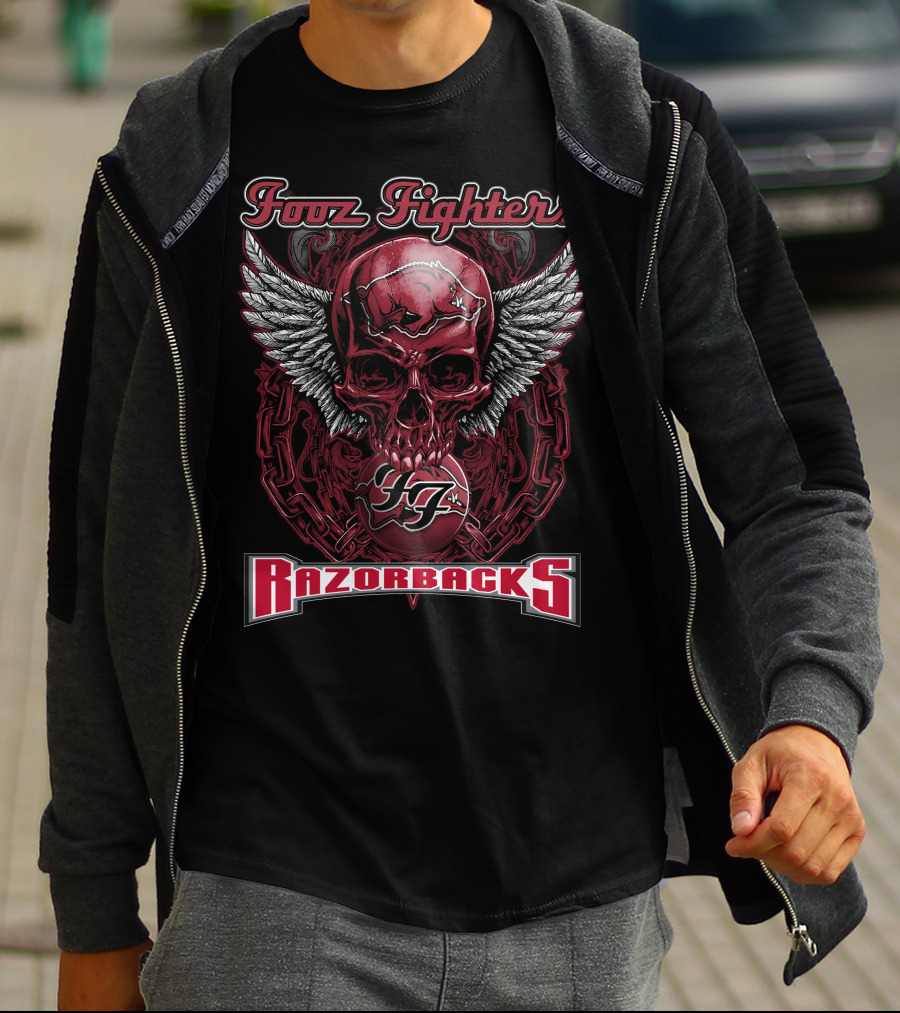 Fooz Fighters Arkansas Razorbacks Skull With Wings And Chains T-Shirt