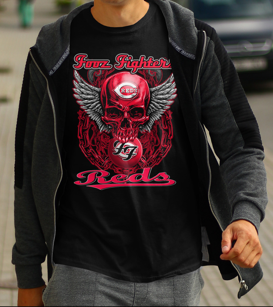 Fooz Fighters Reds Skull With Wings And Chains T-Shirt