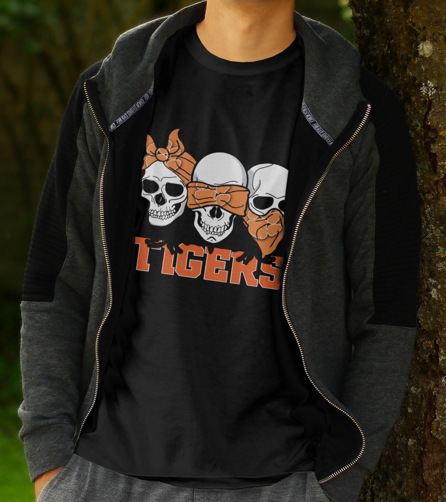 3 Skull Tigers Orange Bandanas T-Shirt