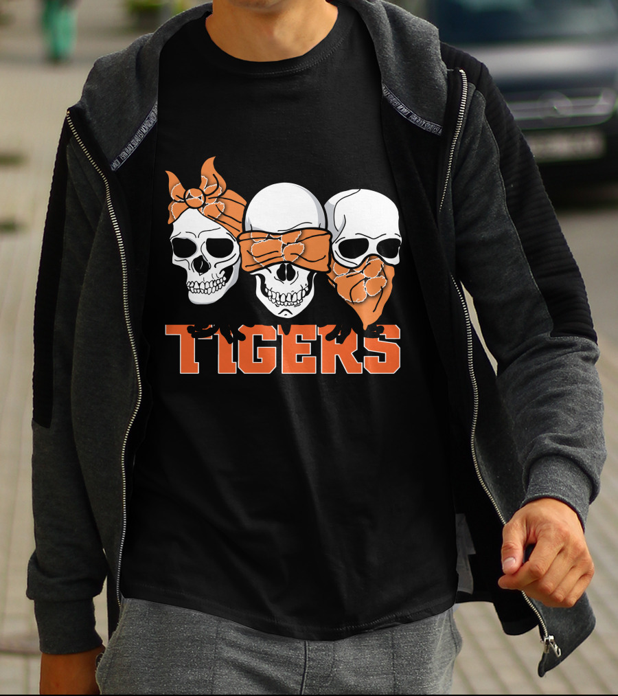 3 Skull Tigers Orange Bandanas T-Shirt