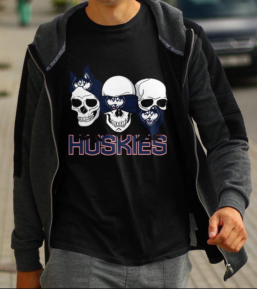 3 Skull Huskies Connecticut T-Shirt
