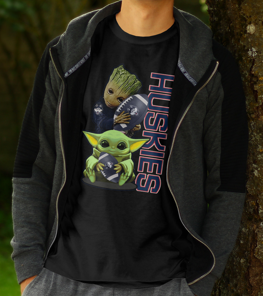 Grzd Connecticut Huskies Groot And Baby Yoda Football Team Spirit T-Shirt