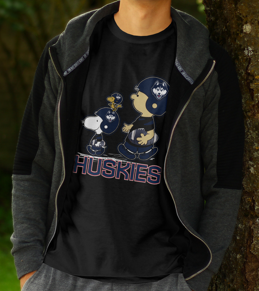 Snpfootball Connecticut Huskies Peanuts Characters In Football Helmets T-Shirt