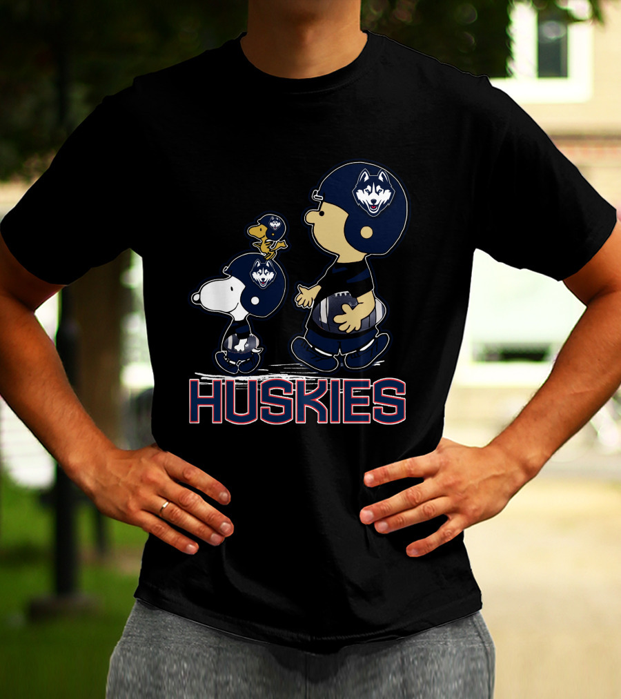 Snpfootball Connecticut Huskies Peanuts Characters In Football Helmets T-Shirt