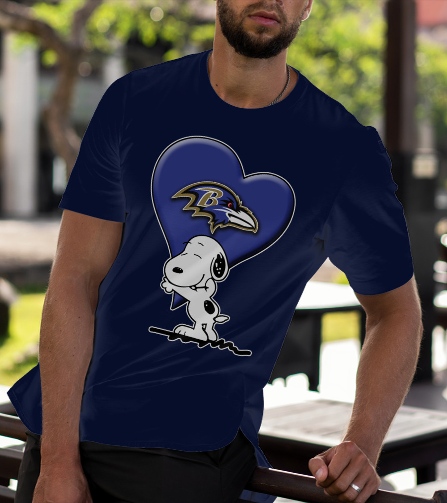 Snp V1 Baltimore Ravens Heart And Snoopy Hug T-Shirt