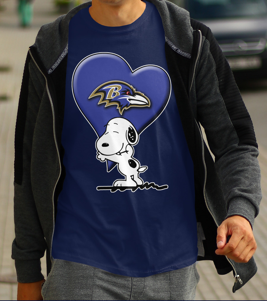 Snp V1 Baltimore Ravens Heart And Snoopy Hug T-Shirt