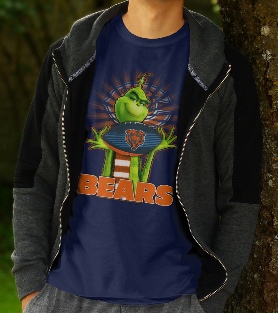 Grinch Holding Chicago Bears Football BEARS T-Shirt