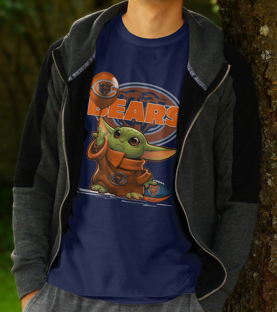 Yoda Chicago Bears Balloon And Football T-Shirt
