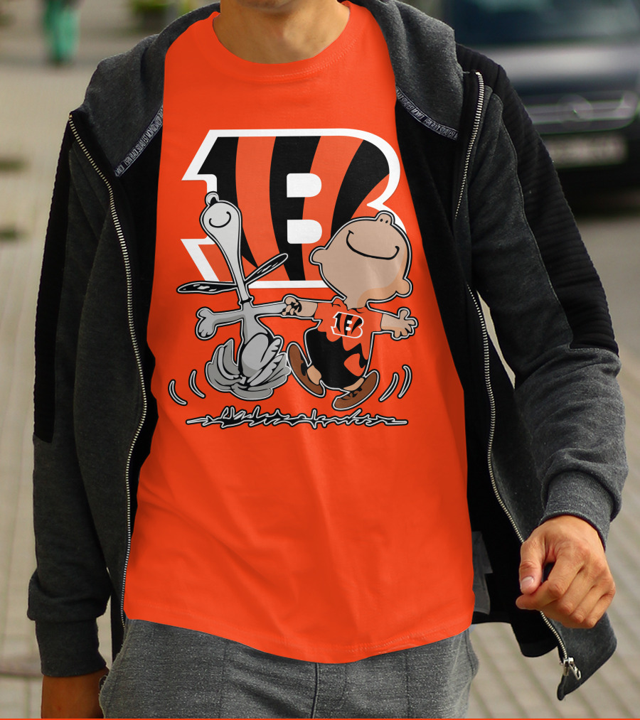Cincinnati Bengals Peanuts Collaboration With Snoopy And Charlie Brown Dancing T-Shirt