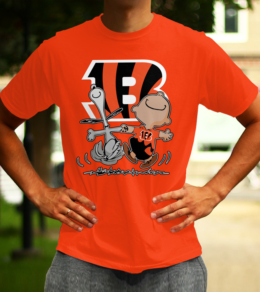 Cincinnati Bengals Peanuts Collaboration With Snoopy And Charlie Brown Dancing T-Shirt